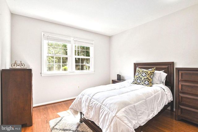 1715 FOX RUN CT, Vienna, VA 22182