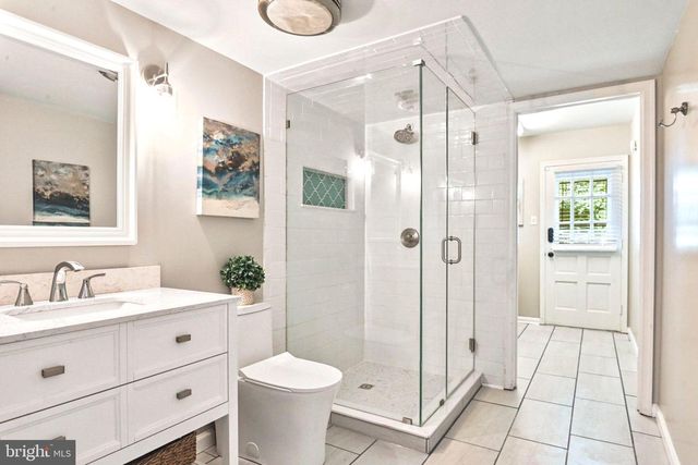 1715 FOX RUN CT, Vienna, VA 22182