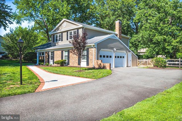 1715 FOX RUN CT, Vienna, VA 22182