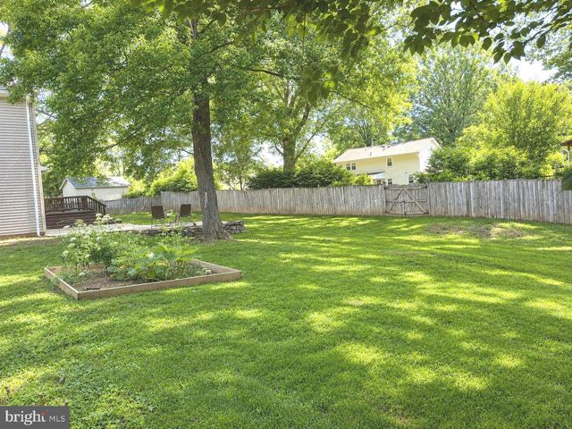 1715 FOX RUN CT, Vienna, VA 22182