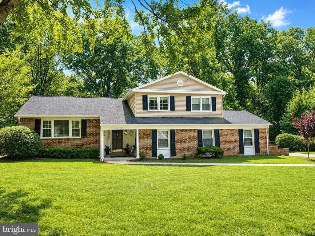 1715 FOX RUN CT, Vienna, VA 22182