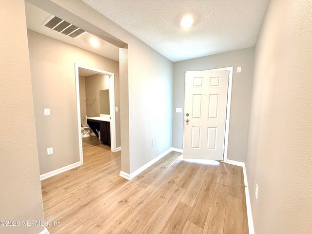 1385 PANTHER LAKE Parkway, Jacksonville, FL 32221