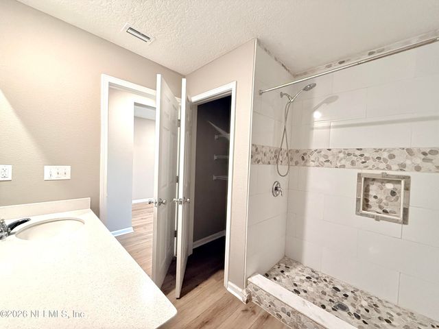 1385 PANTHER LAKE Parkway, Jacksonville, FL 32221