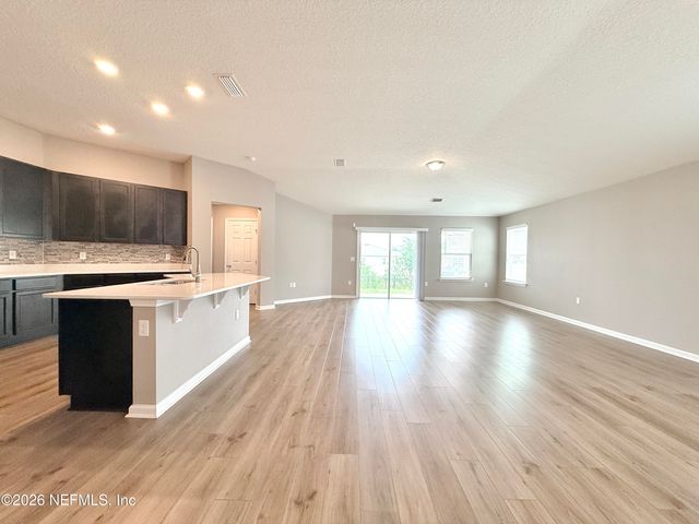 1385 PANTHER LAKE Parkway, Jacksonville, FL 32221