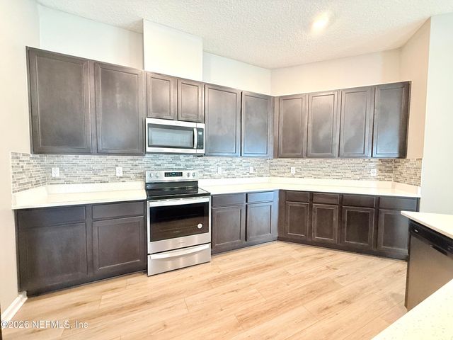 1385 PANTHER LAKE Parkway, Jacksonville, FL 32221