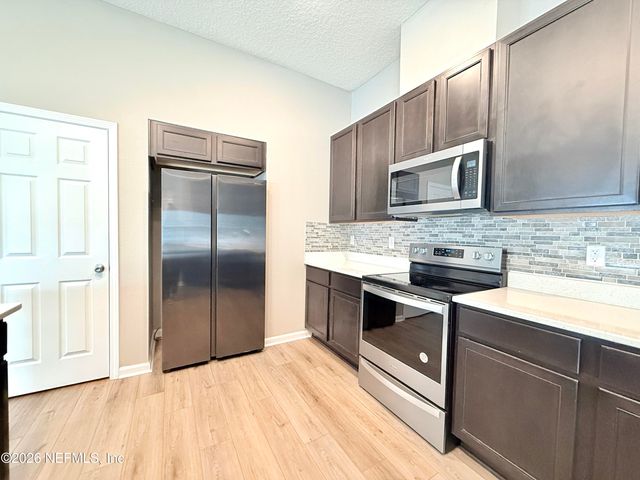 1385 PANTHER LAKE Parkway, Jacksonville, FL 32221