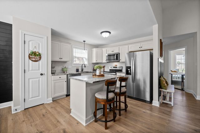 1064 Charles Thomas Dr, Clarksville, TN 37042