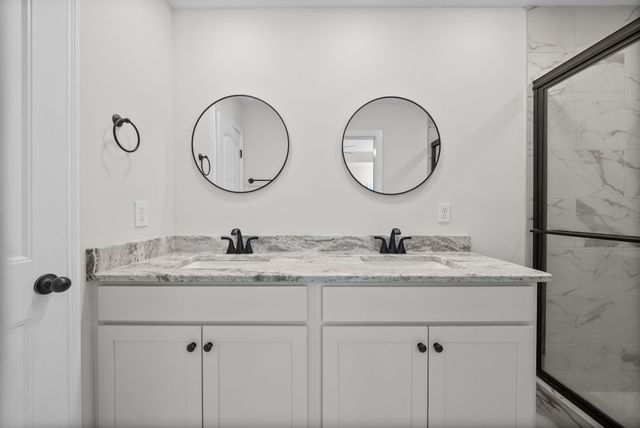 1064 Charles Thomas Dr, Clarksville, TN 37042