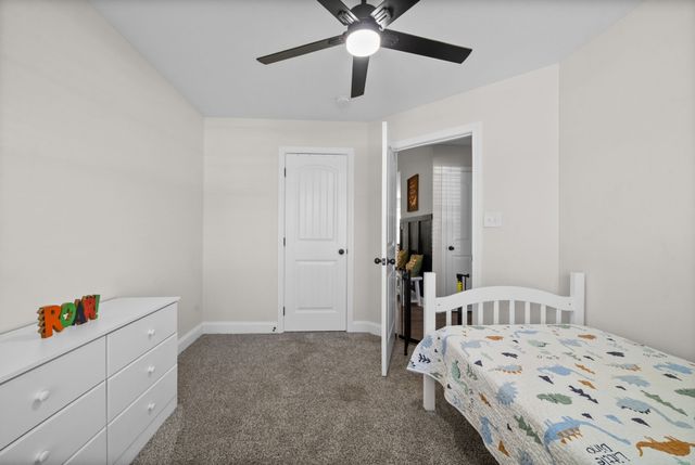 1064 Charles Thomas Dr, Clarksville, TN 37042