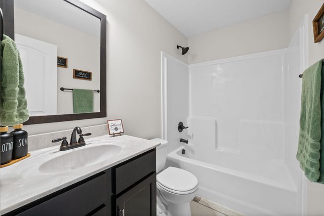 1064 Charles Thomas Dr, Clarksville, TN 37042