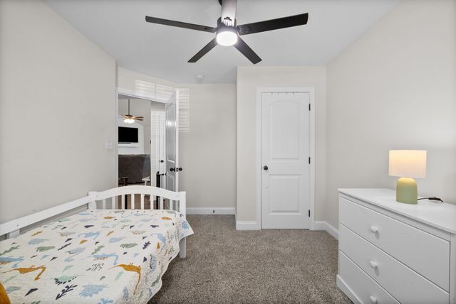 1064 Charles Thomas Dr, Clarksville, TN 37042