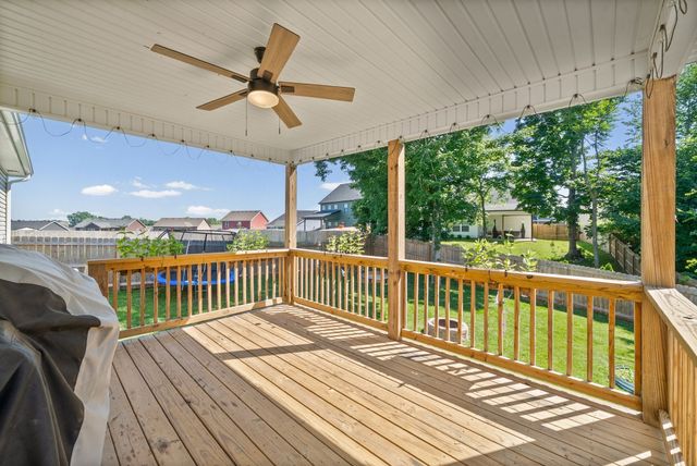 1064 Charles Thomas Dr, Clarksville, TN 37042