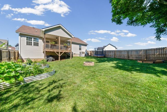 1064 Charles Thomas Dr, Clarksville, TN 37042