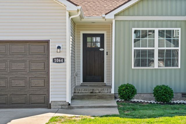 1064 Charles Thomas Dr, Clarksville, TN 37042