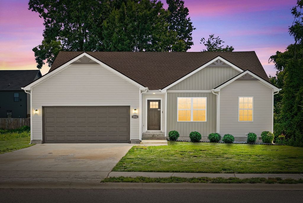 1064 Charles Thomas Dr, Clarksville, TN 37042