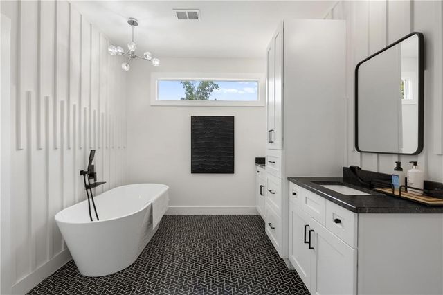2014 Cambridge Avenue, College Park, GA 30337