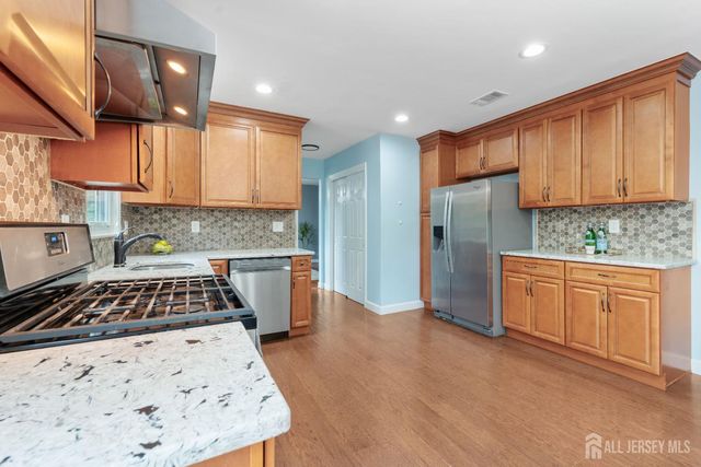 431 Brentwood Drive, Piscataway, NJ 08854