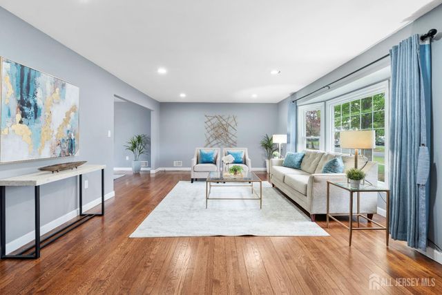 431 Brentwood Drive, Piscataway, NJ 08854