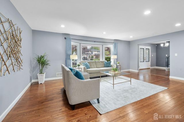 431 Brentwood Drive, Piscataway, NJ 08854