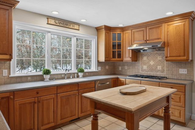 9 Viking Lane, Sandwich, MA 02563