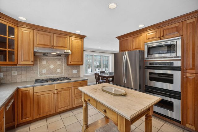 9 Viking Lane, Sandwich, MA 02563