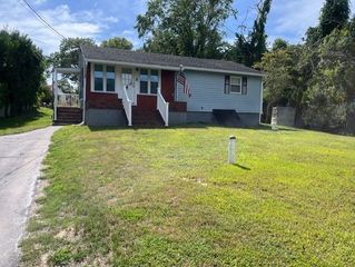 10 Halifax Rd, Plymouth, MA 02360