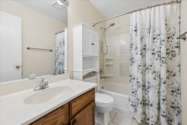34313 N Homestead Road, Gurnee, IL 60031