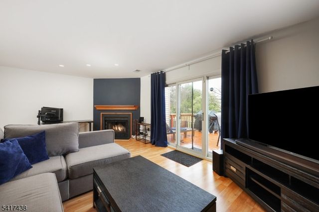 405 Cheshire Ct, Franklin Twp., NJ 08873