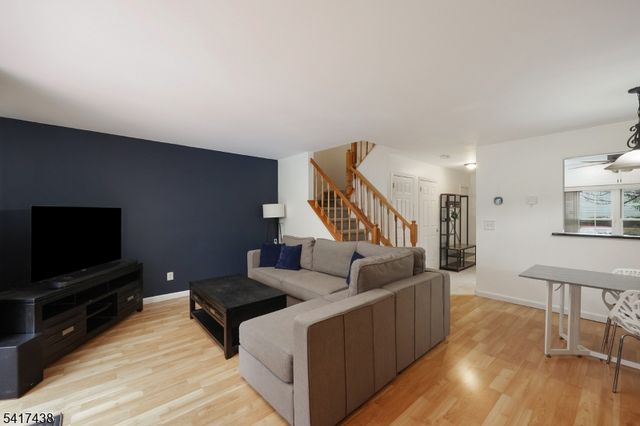 405 Cheshire Ct, Franklin Twp., NJ 08873