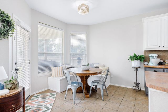 208 Lone Star BLVD, Hutto, TX 78634