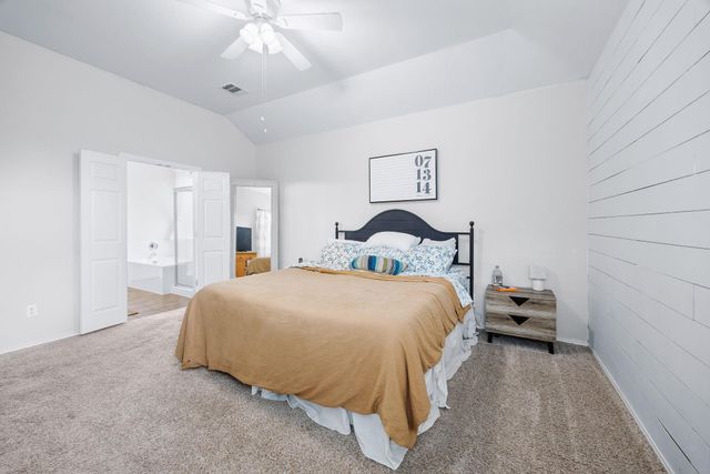 208 Lone Star BLVD, Hutto, TX 78634