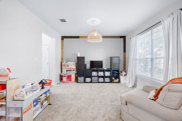 208 Lone Star BLVD, Hutto, TX 78634