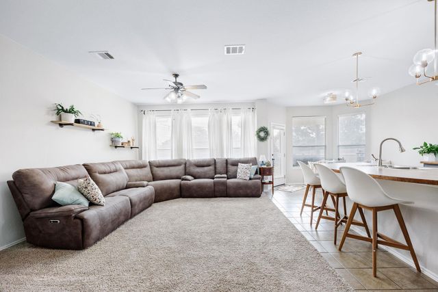 208 Lone Star BLVD, Hutto, TX 78634