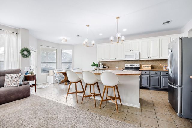 208 Lone Star BLVD, Hutto, TX 78634