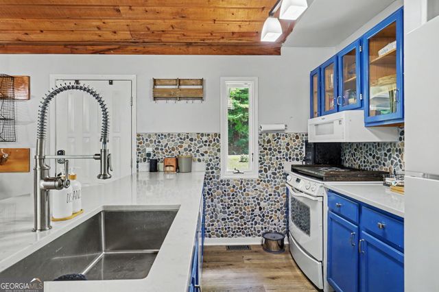 181 Dam Lake Drive, Dillard, GA 30537
