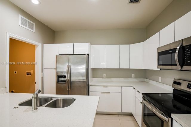 2835 NW 14th St, Fort Lauderdale, FL 33311