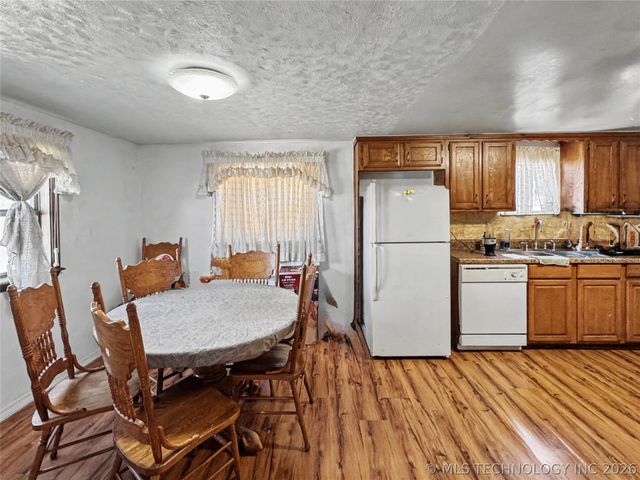 10709 W 660 Road, Hulbert, OK 74441