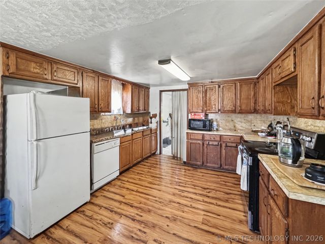 10709 W 660 Road, Hulbert, OK 74441