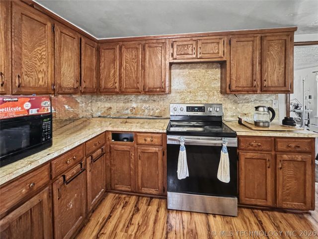 10709 W 660 Road, Hulbert, OK 74441