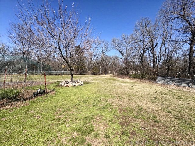 10709 W 660 Road, Hulbert, OK 74441