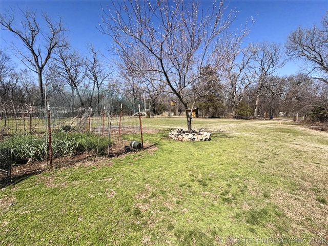 10709 W 660 Road, Hulbert, OK 74441