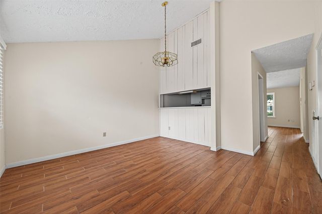 10913 Bexley Drive 913, Houston, TX 77099