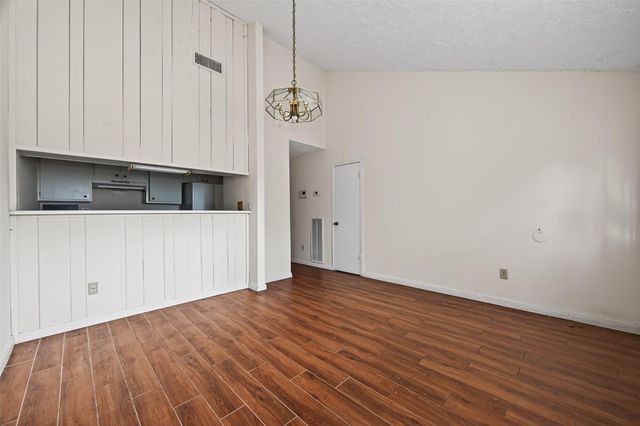 10913 Bexley Drive 913, Houston, TX 77099