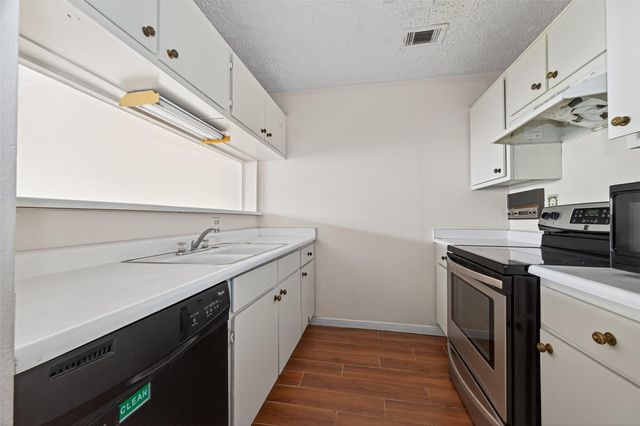 10913 Bexley Drive 913, Houston, TX 77099