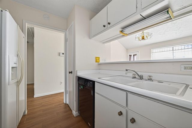 10913 Bexley Drive 913, Houston, TX 77099