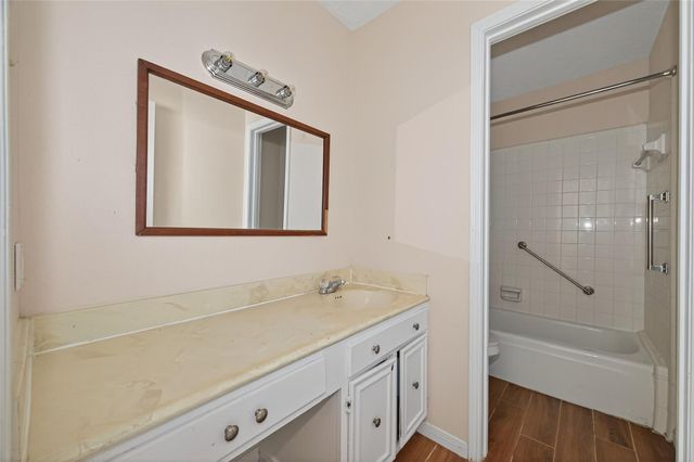 10913 Bexley Drive 913, Houston, TX 77099