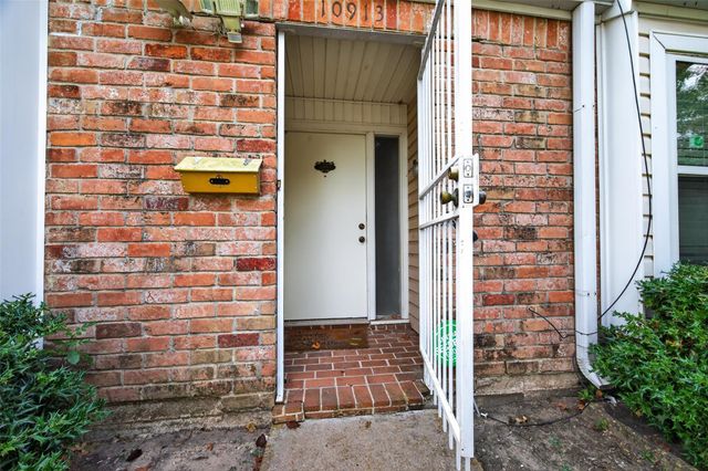 10913 Bexley Drive 913, Houston, TX 77099
