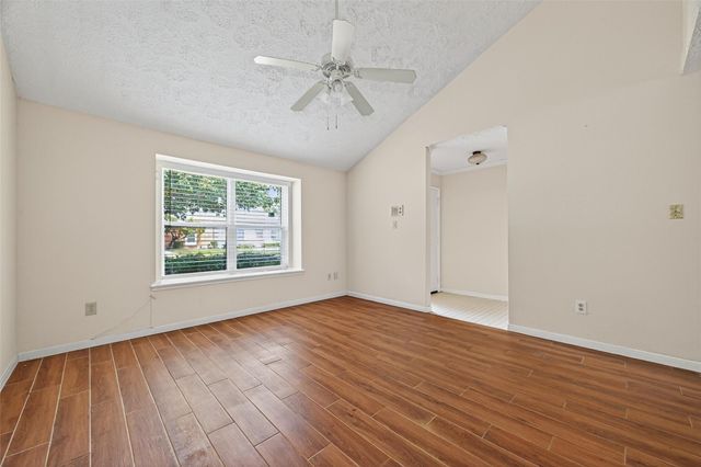 10913 Bexley Drive 913, Houston, TX 77099