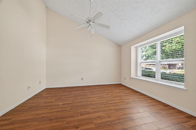 10913 Bexley Drive 913, Houston, TX 77099