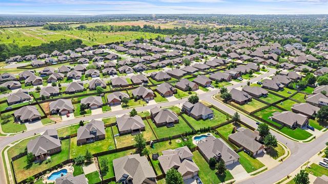 4924 Champlain Place, Edmond, OK 73025